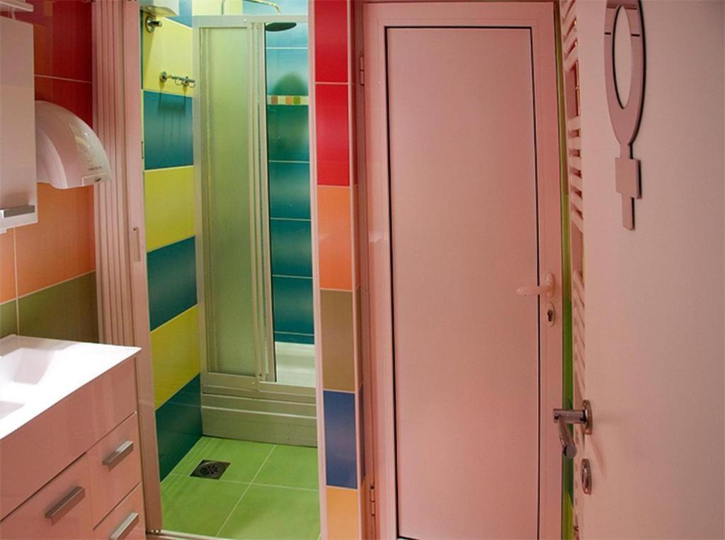 Auberge de jeunesse Pop Art à Belgrade Extérieur photo