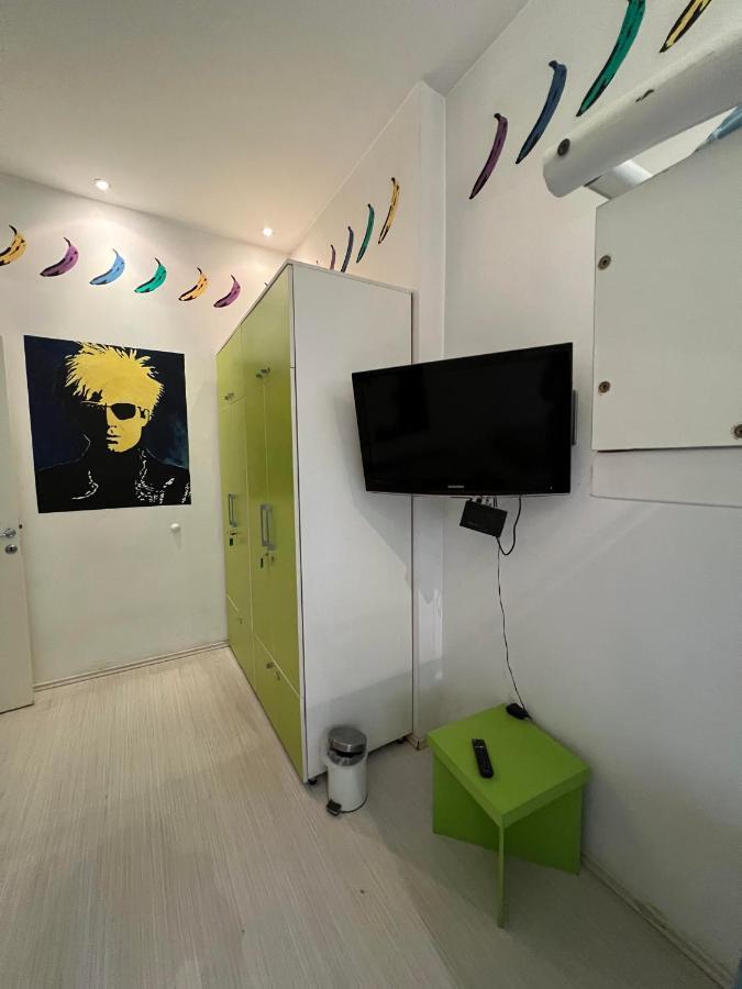 Auberge de jeunesse Pop Art à Belgrade Extérieur photo