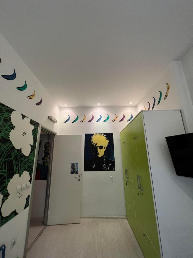 Auberge de jeunesse Pop Art à Belgrade Extérieur photo
